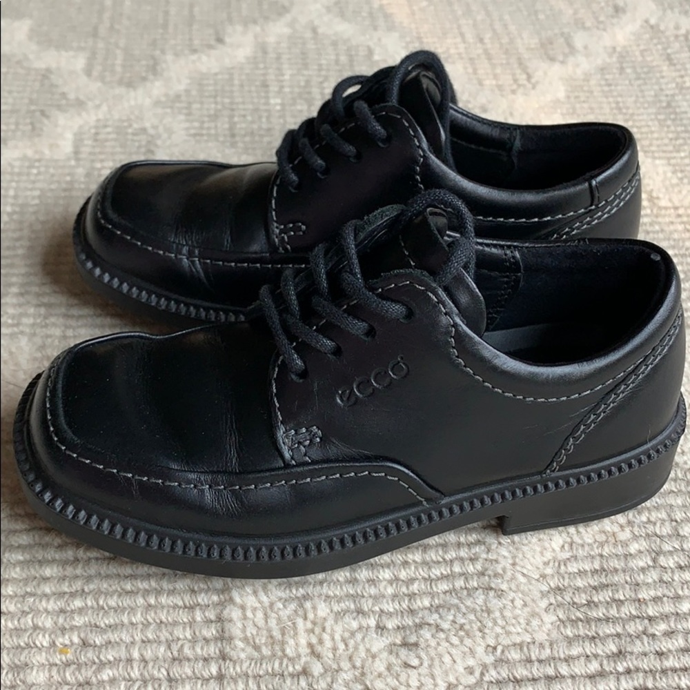 Little boys Ecco black leather dress shoes